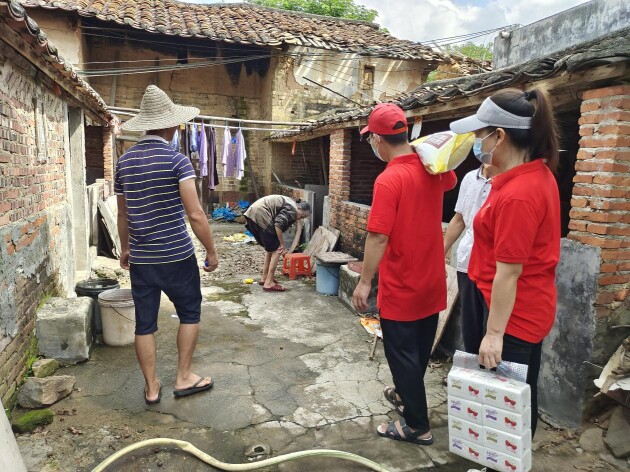 广东惠州：党员带头做公益 热心服务龙岗村民