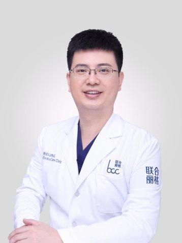 上海联合丽格范荣杰院长走进新疆阿克苏，参与公益救治烧烫伤鼻畸形患儿