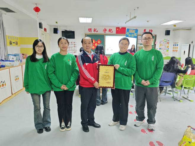 以爱之名，情暖童心——袁记食品集团暖心助力佛山市康复实验学校散学礼