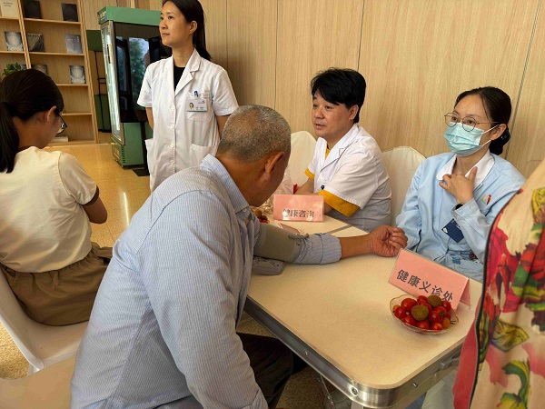 健康相伴 公益同行（重庆站·第五期）｜深耕皮肤健康科普 海通药业以专业力量守护长者安康