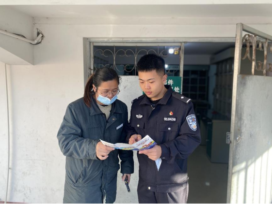 洋中派出所组织开展打击整治网络谣言专项行动宣传活动