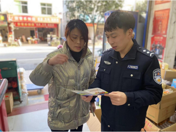 洋中派出所组织开展打击整治网络谣言专项行动宣传活动