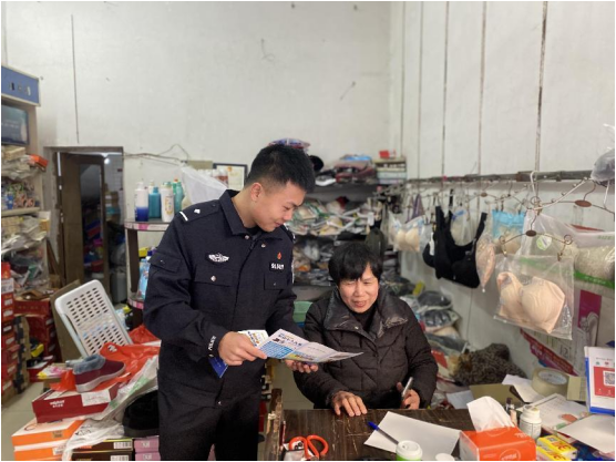 洋中派出所组织开展打击整治网络谣言专项行动宣传活动