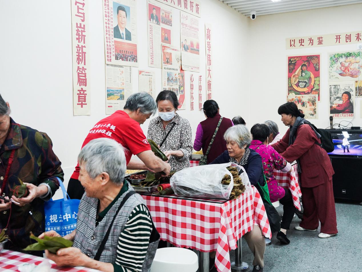 重阳节南宁这家食堂竟然有老人“搭子”局？！“老”有意思了！