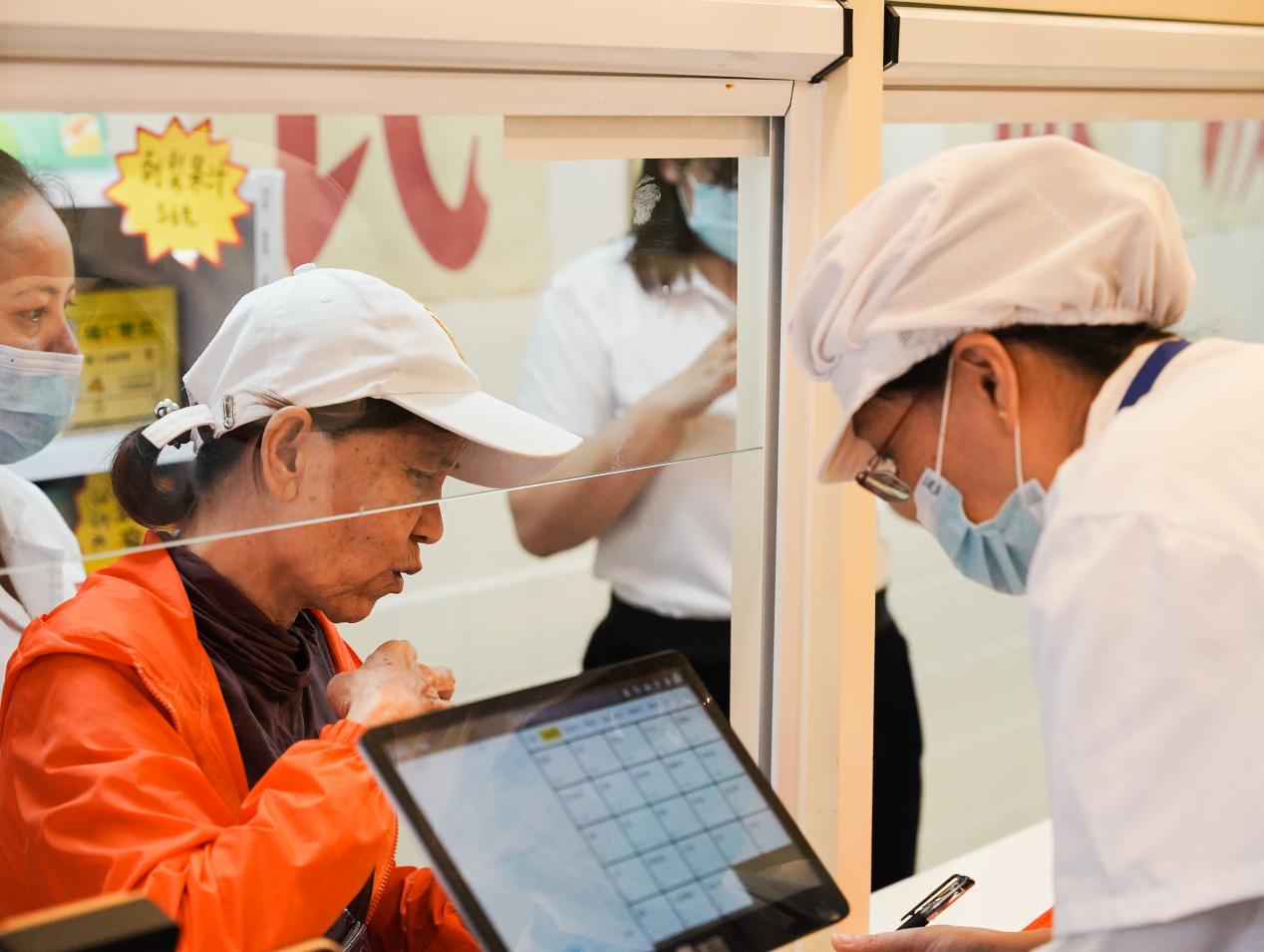 重阳节南宁这家食堂竟然有老人“搭子”局？！“老”有意思了！