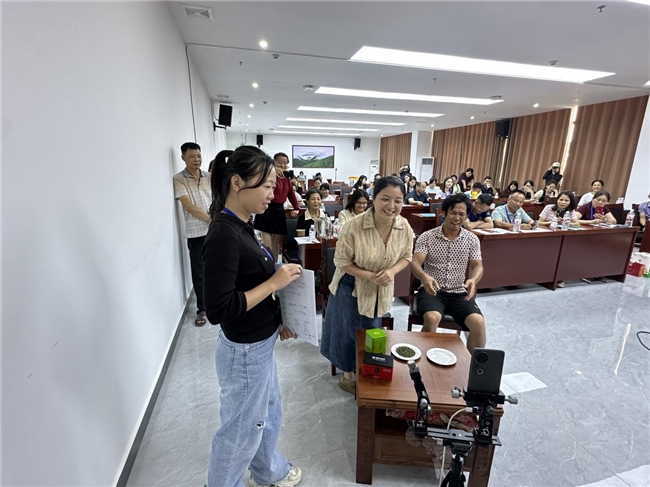 昭平县举办2025年农村电商骨干培训班，短视频内容创作与直播双引擎驱动乡村振兴新路径