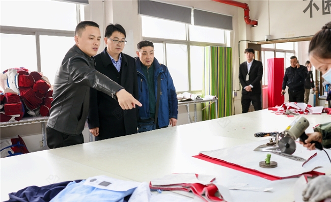 南京海关工业产品检测中心走访江苏派逊 精准服务促校服品牌发展