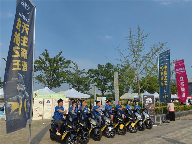 爱玛马赫S1 Pro亮相“苏超”赛场，“机甲猛兽”硬核助力草根圆梦