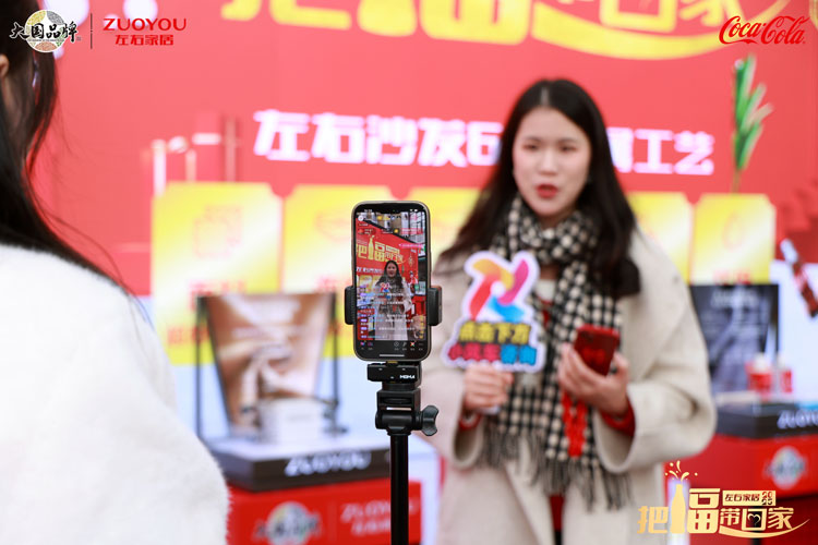 左右家居·中粮可口可乐 | 新春快闪店限时亮相成都,传统节日与潮流文化多元碰撞出圈!