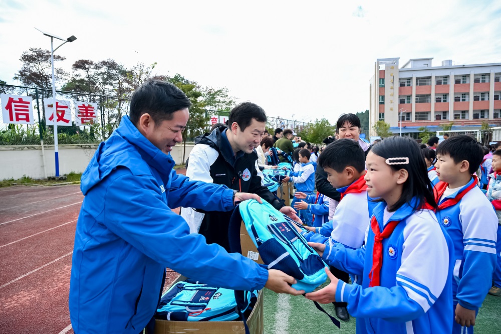 微笑守护,广汽丰田携手“微笑合伙人”温暖乡村儿童求学路