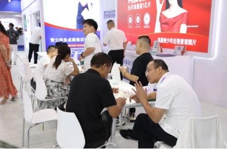 守护全民眼健康 ,鸿晨集团出席第35届中国国际眼镜业展览会