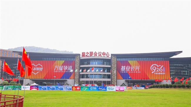 2025万艋会 | 寰领医药载誉而归，金贝钙斩获「中国药店甄选品牌」