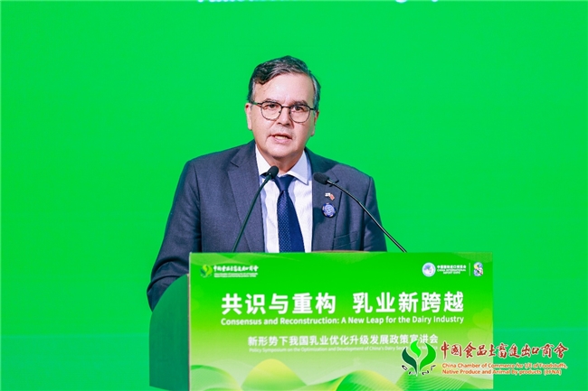 在这场国际盛会上，蒙牛提出“四大举措”引领中国乳业实现新跨越