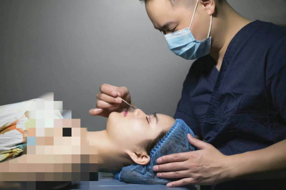 整形医生任志伟---轮廓美学之面部中轴线，打造完美的立体轮廓