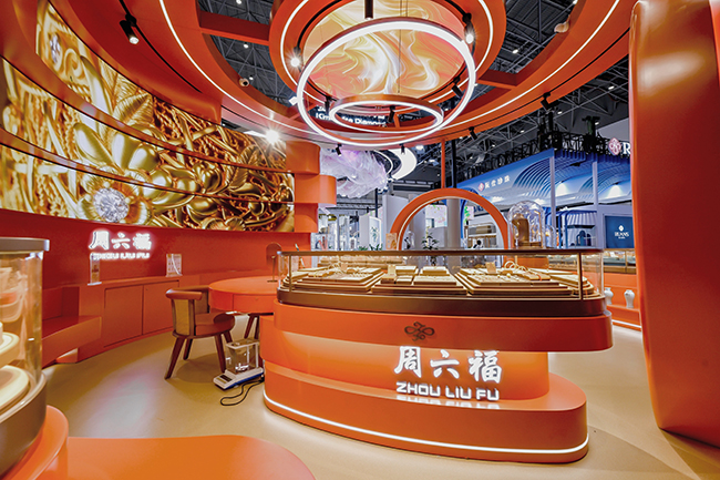 周六福珠宝亮相第六届消博会