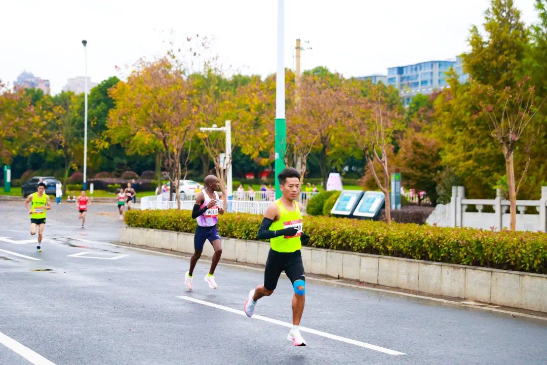 2024康养名城·广德半程马拉松今日火热开赛