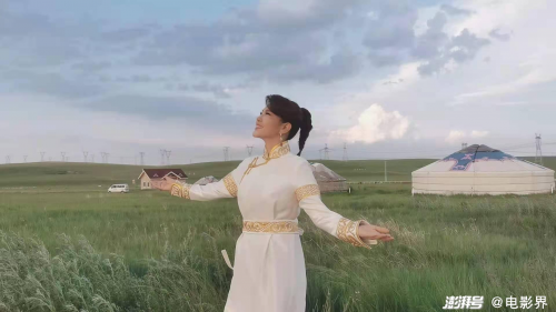 乌兰图雅被一边诋毁一边捆绑宣传 网友：没完没了太过了！