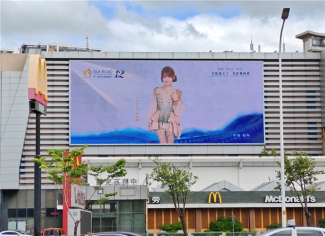 丝芭外务爆发：SNH48顶流偶像破圈之路，反哺舞台的“资源革命”